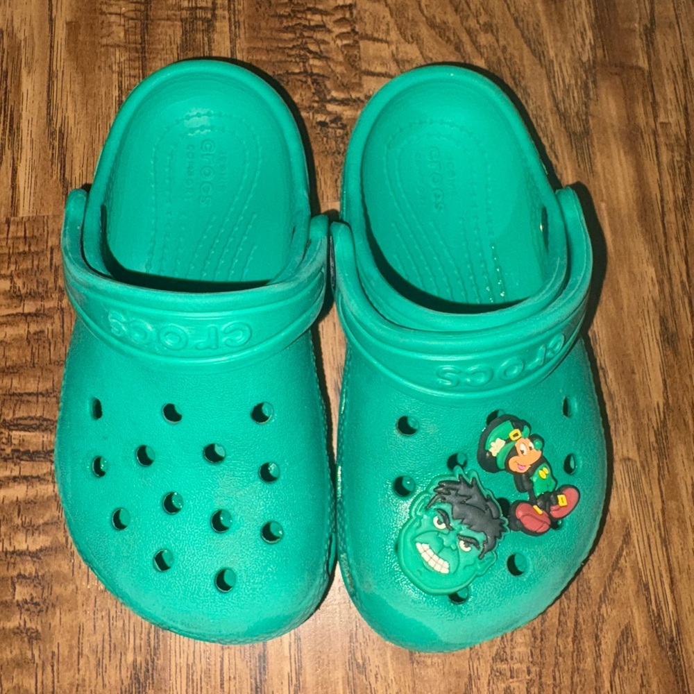 *SOLD. CROCS Green Clogs with Character Charms